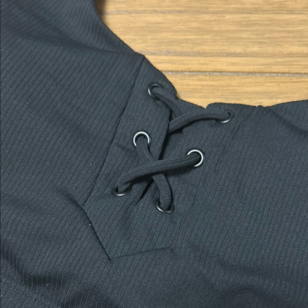 Black Lace-Up Ribbed sports bra - Picture 2 of 7